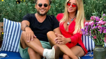 Məşhur modelyer sevgilisinin adını ayağının altına yazdı - FOTO