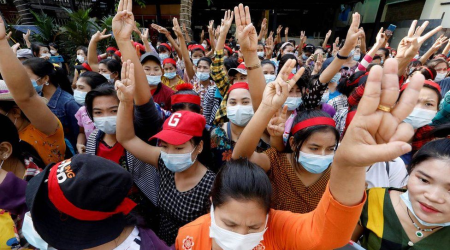 Myanmada hərbçilərin hakimiyyətinə qarşı etirazlar başladı