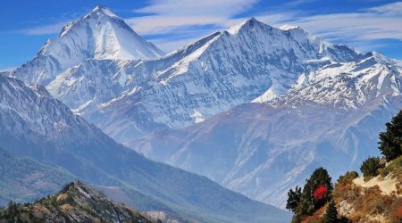 Himalay dağında buzlaqlar əridi: 150 nəfər itkin düşdü – VİDEO