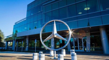 Çənəsində olan batığa görə “Mercedes” şirkətindən hədiyyə avtomobil istədi - FOTO