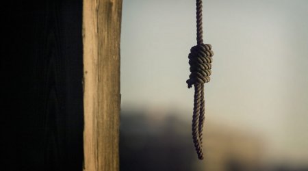 Qazaxda intihar edən kişi haqda təfərrüat - “Kəndin ortasında o şəkildə gəzirdi”