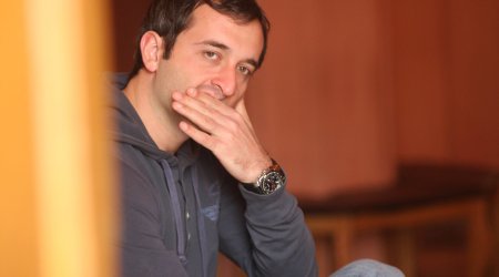 Azərbaycanlı aktyorun vanna otağından yarı çılpaq fotoları