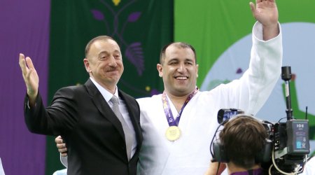 Prezident İlham Zəkiyevi təltif etdi