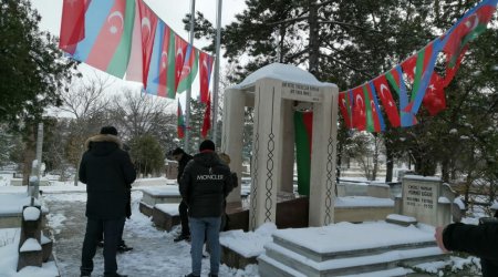 Azərbaycanlı jurnalistlər Rəsulzadənin qəbir-abidəsini ziyarət etdilər - FOTO