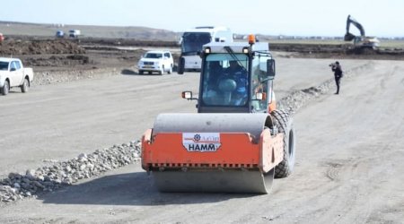 Qarabağa gedən əcnəbi jurnalistlər “Zəfər yolu”nun çəkilişi ilə tanış oldular