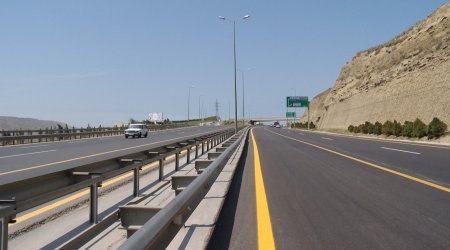 Güclü külək avtomobili aşırdı – VİDEO