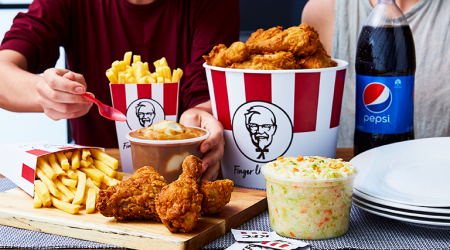 KFC yenə qaydaları pozdu - Siyahıda məşhur restoranlar var