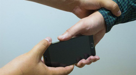 Yasamalda oğurluq - Telefon və pul kisəsini əlindən alıb qaçdılar