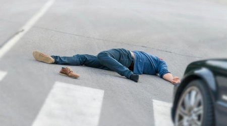 16 yaşlı gənci avtomobil vurdu – Biləyi sınıb