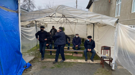 Balakəndə polis yas çadırını sökdürdü - FOTO