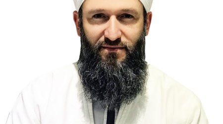 Türkiyəli din adamı: \'\'Bir qadın açıq geyinirsə heç kim qarışa bilməz\'\'