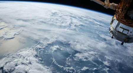 Rusiyanın hərbi sputniki orbitdən çıxaraq dağıldı