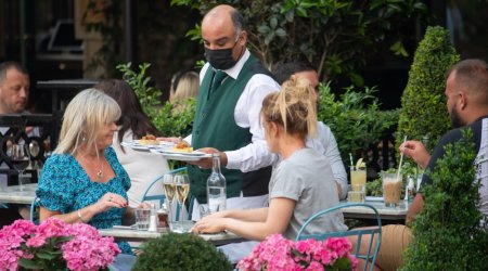 Britaniyada məhdudiyyətlərin aradan götürüləcəyi tarix açıqlandı