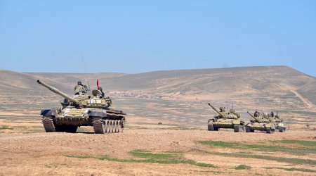 Azərbaycan tankları döyüş hazırlığına gətirildi - VİDEO