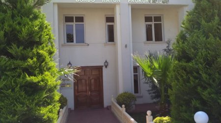 Bərdədə “Çinar” restoranının xidmətçisini “tok” vurdu – Prokurorluqdan açıqlama