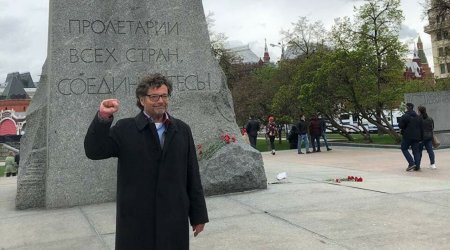 Alman deputat “Sputnik V” üçün Moskvaya gəlib