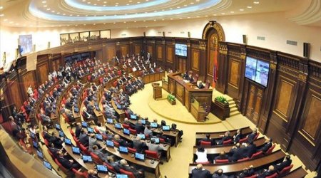 İrəvanda parlamentin xüsusi iclası keçirilir – Baş nazir seçilir