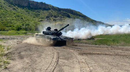 Erməni tankını Qubadlıda hərbçilərimiz sürür - FOTO