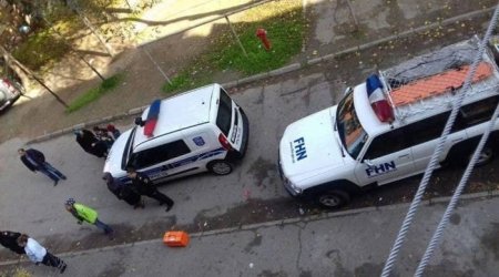 Bağlı qapı arxasında halsız vəziyyətdə qalan şəxslər xilas edildi