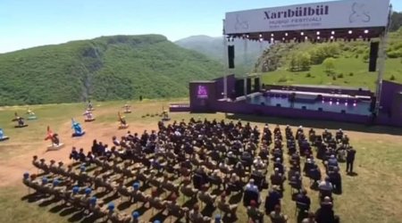 “Xarıbülbül” festivalının birinci günü başa çatdı