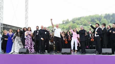 “Xarıbülbül” festivalı Prezidentin MÖHTƏŞƏM ŞÜARI ilə YEKUNLAŞDI - FOTO/VİDEO    