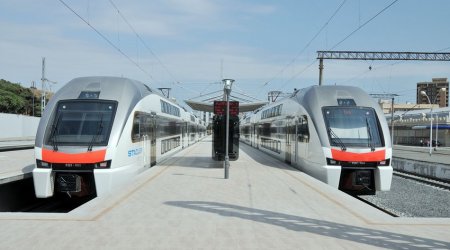 Bakı-Sumqayıt qatarlarının sayı azaldıldı – Sərnişinlər narazılıq etdi - VİDEO