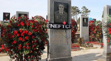 “Neftçi” klubundan nümunəvi addım: Çempionluq kubokunu şəhidin hüzuruna apardı - FOTO