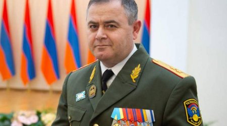 Baş Qərargah rəisi jurnalistin “Sizin ordunu alçaldırlar, nə hiss edirsiniz?” sualına cavab vermədi – VİDEO 