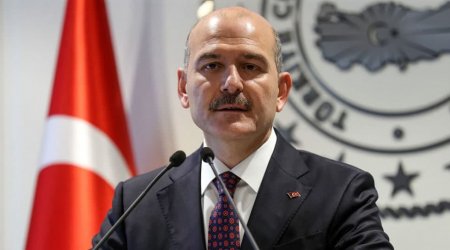 Türkiyəli nazirlə bağlı sual verən Anadolu agentliyinin jurnalisti işdən qovuldu