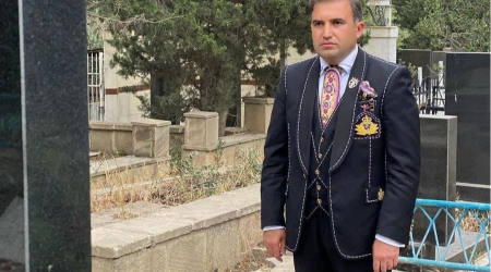 Hacı Nuran qəbiristanlıqda da şəkil çəkdirdi - FOTOFAKT