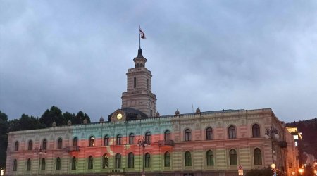 Tbilisi teleqülləsi Azərbaycan bayrağının rəngləri ilə işıqlandırıldı - FOTO