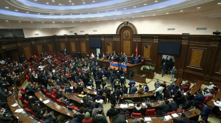 Paşinyan parlament seçkiləri ərəfəsində rəqiblərinə DEBAT elan etdi