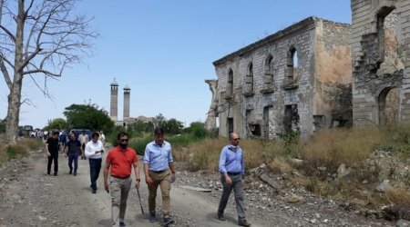 Diplomatlar Ağdam Dram Teatrının qalıqları ilə tanış oldular - FOTO