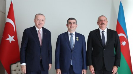 İlham Əliyev Haluk Bayraktarı “Qarabağ” ordeni ilə təltif etdi - FOTO
