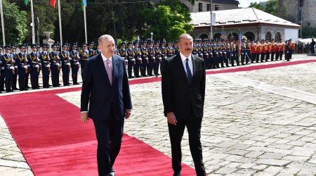 “Qonşu ölkələrin rəhbərlərinin səfərini şərh etmək Ermənistanın həddi deyil” - Rəsmi Bakı