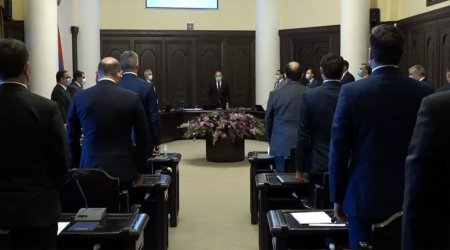 Paşinyan qərar verdi: “Nazirlər məni ayaq üstə qarşılasın!” – VİDEO 