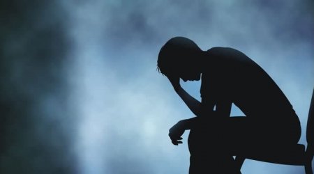 Gəncədə 24 yaşlı oğlan özünü körpüdən atdı