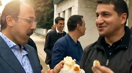Hikmət Hacıyev Türkiyə səfiri ilə çörək kəsdi - VİDEO