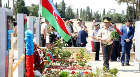 Zakir Həsənov II Şəhidlər xiyabanını ziyarət etdi