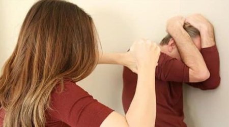 Azərbaycanda ər-arvad təpik-yumruq davasına çıxdı - ANBAAN VİDEO