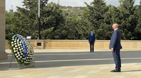 Avropa İttifaqı Şurasının Prezidenti Şəhidlər Xiyabanını ziyarət etdi