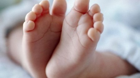 Sumqayıtda ana altı aylıq körpəsindən imtina etdi - FOTO
