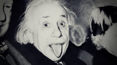 Enşteynin DİL ÇIXARAN məşhur fotosu - Maraqlı FAKTLAR