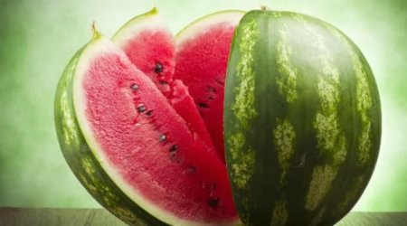 Qarpız yemək xərçəngə səbəb ola bilərmi? – Həkimlər açıqladı