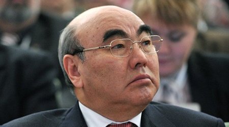 Əsgər Akayev Qırğızıstanı tərk etdi