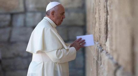 Roma Papasına içində güllə olan məktub göndərdilər