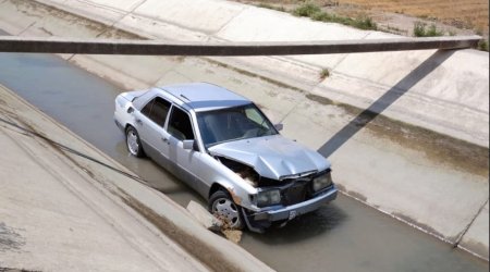 Sabirabadda avtomobil kanala düşdü - sürücü öldü