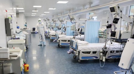 Koronavirusdan ölən cavan gəlinin xəstəxanada bilərziklərini çıxardılar - VİDEO