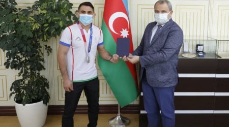 Olimpiya mükafatçısı Hacı Əliyevə BDU-nun diplomu verildi - FOTO