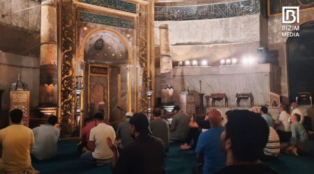 Ayasofiyada müsəlmanların ibadət zamanı – FOTOREPORTAJ